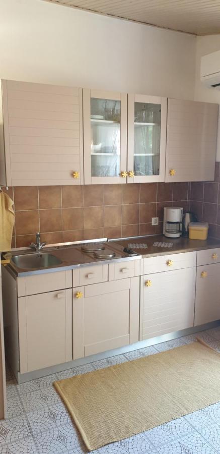 Apartment Tonci Раб Екстериор снимка