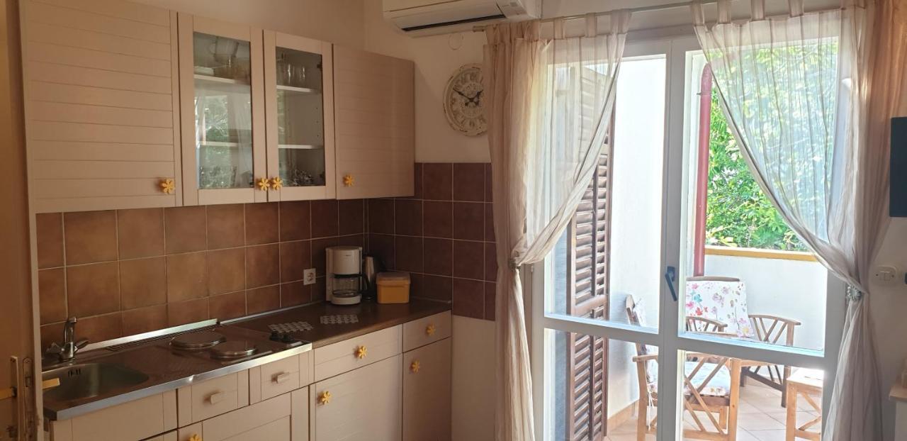 Apartment Tonci Раб Екстериор снимка