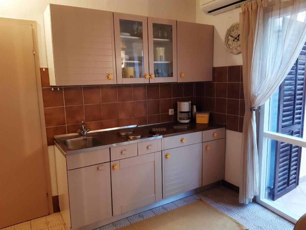 Apartment Tonci Раб Екстериор снимка